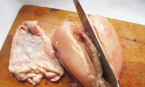 Метод за приготвяне на ароматни пилешки котлети в уред за бавно готвене на пара