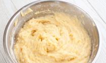 Рецепта за картофени зрази със сирене със снимка